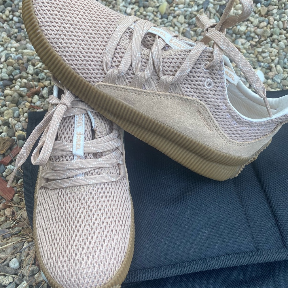 Sorel casual tennis shoes